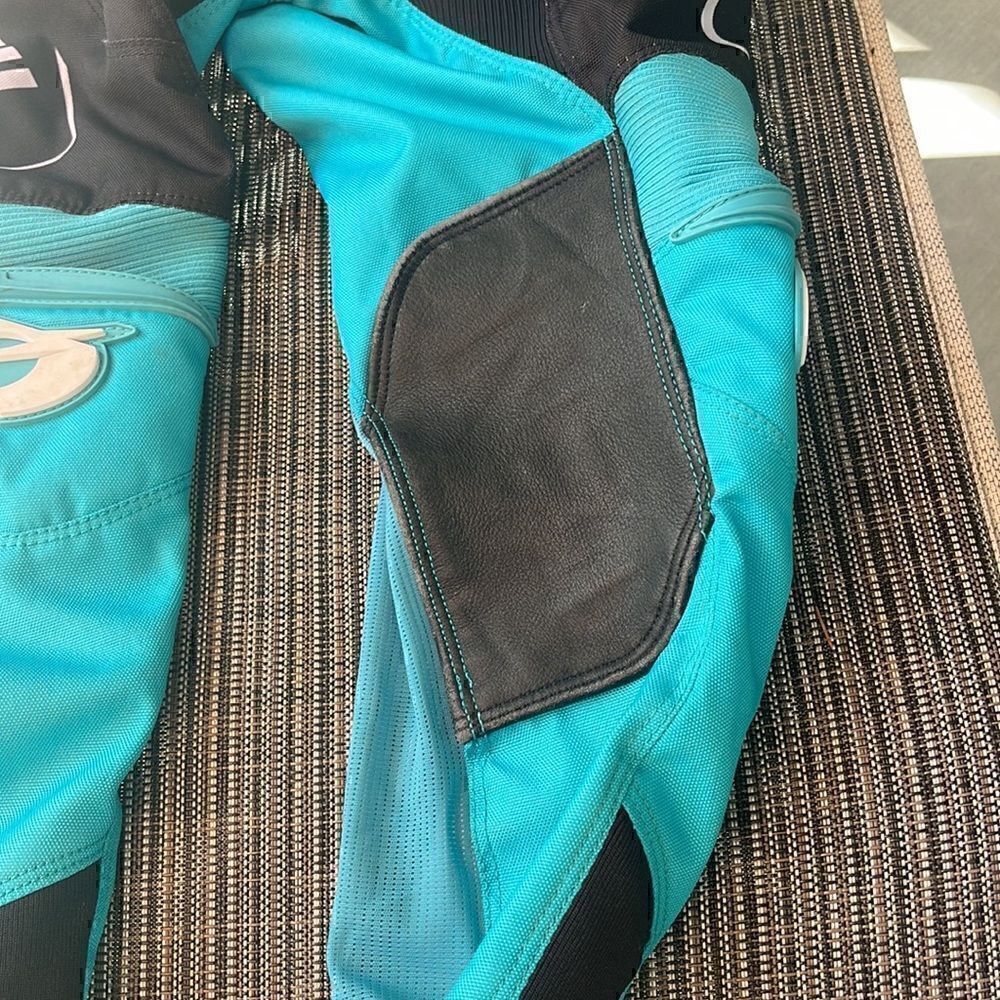 O’Neal mayhem lite pant youth size 5/6. Moto cross pants excellent condition. - Picture 2 of 7